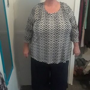 Cheveron patterned quart length shirt